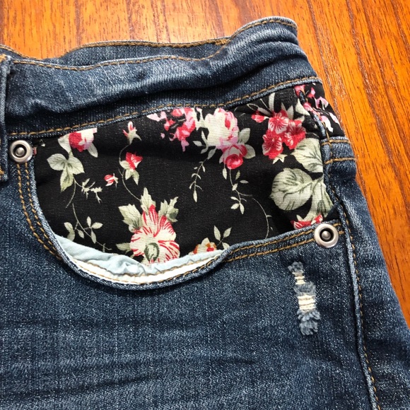 Forever 21 distressed jean shorts - Picture 5 of 5